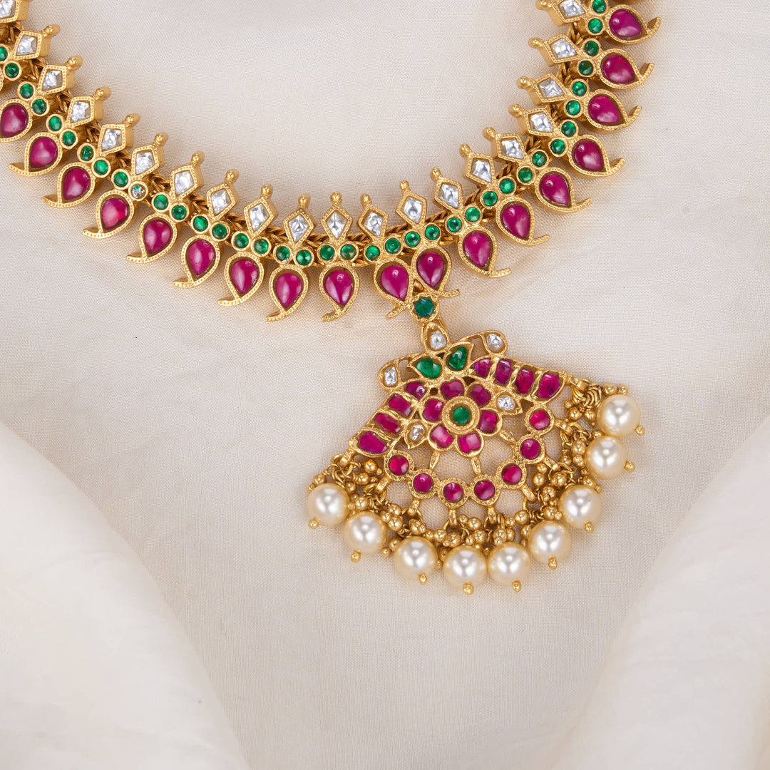 Nithivikaa Kundan Short Necklace