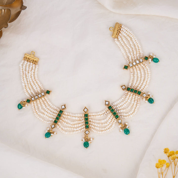 Aurique Kundan Short Necklace