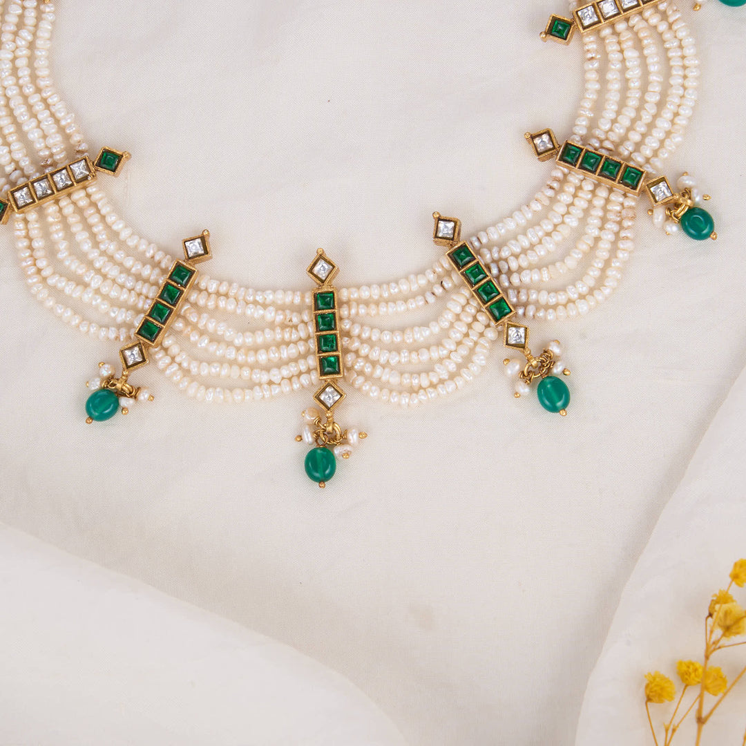 Aurique Kundan Short Necklace