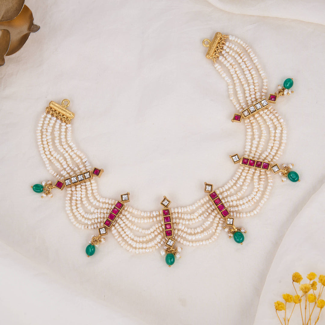 Grandeur Kundan Short Necklace