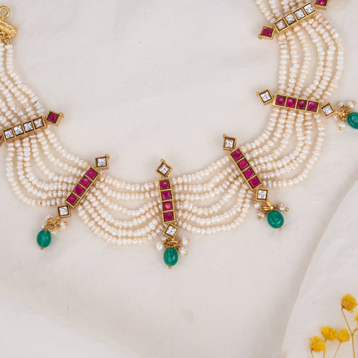 Grandeur Kundan Short Necklace