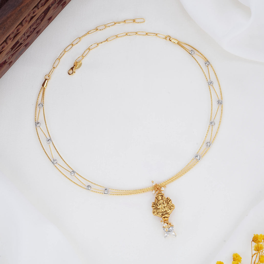 Shriyan Hasli with Pendant