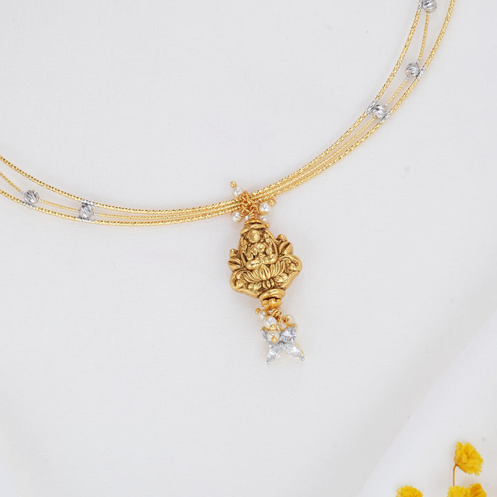 Shriyan Hasli with Pendant