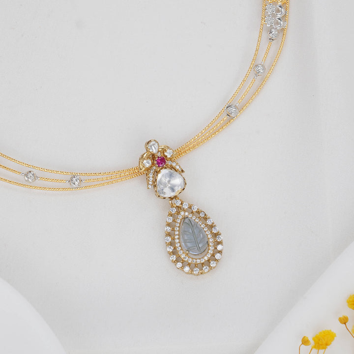 Janvikha Hasli with Pendant