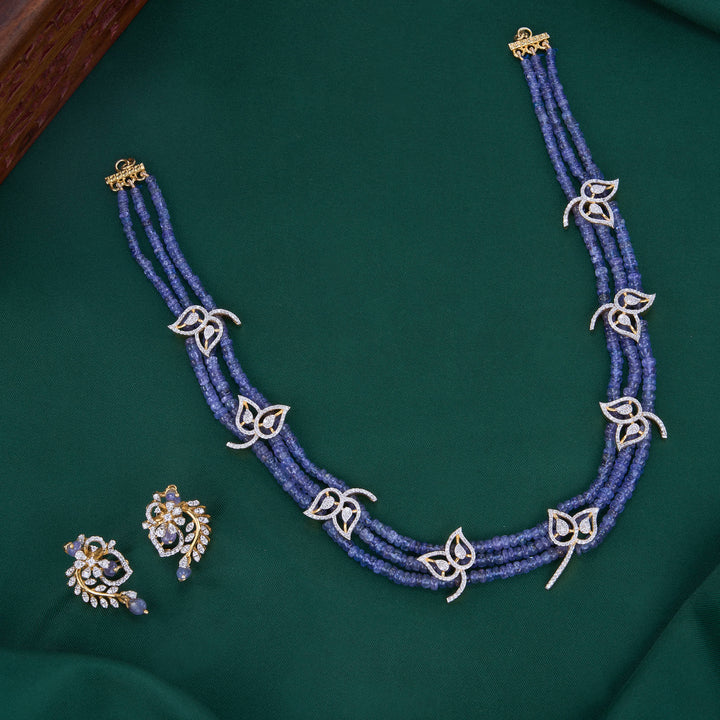 Eye-Catching Avikam Short Necklace Set