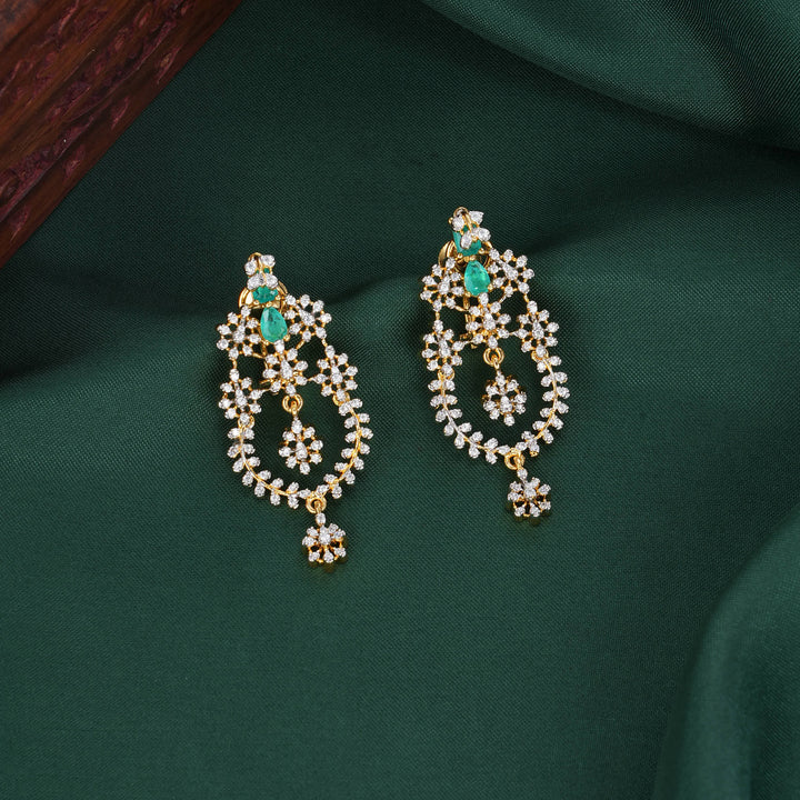 Dazzling Avikam Short Necklace Set