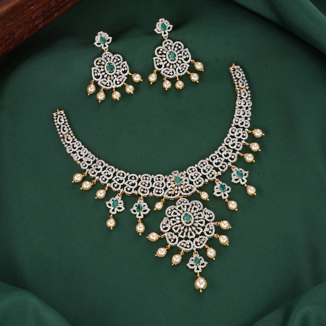 Sparkling Avikam Short Necklace Set
