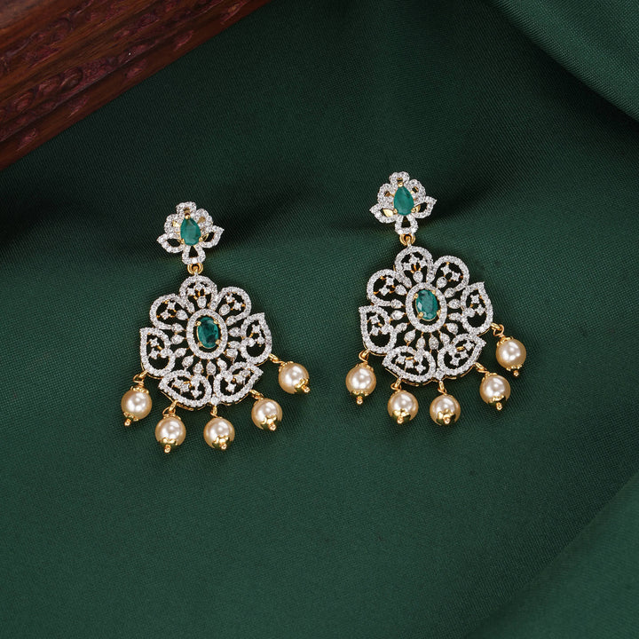 Sparkling Avikam Short Necklace Set