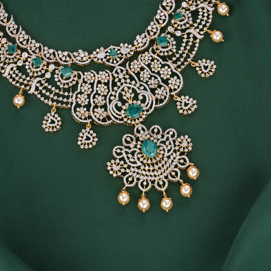Glittering Avikam Short Necklace Set