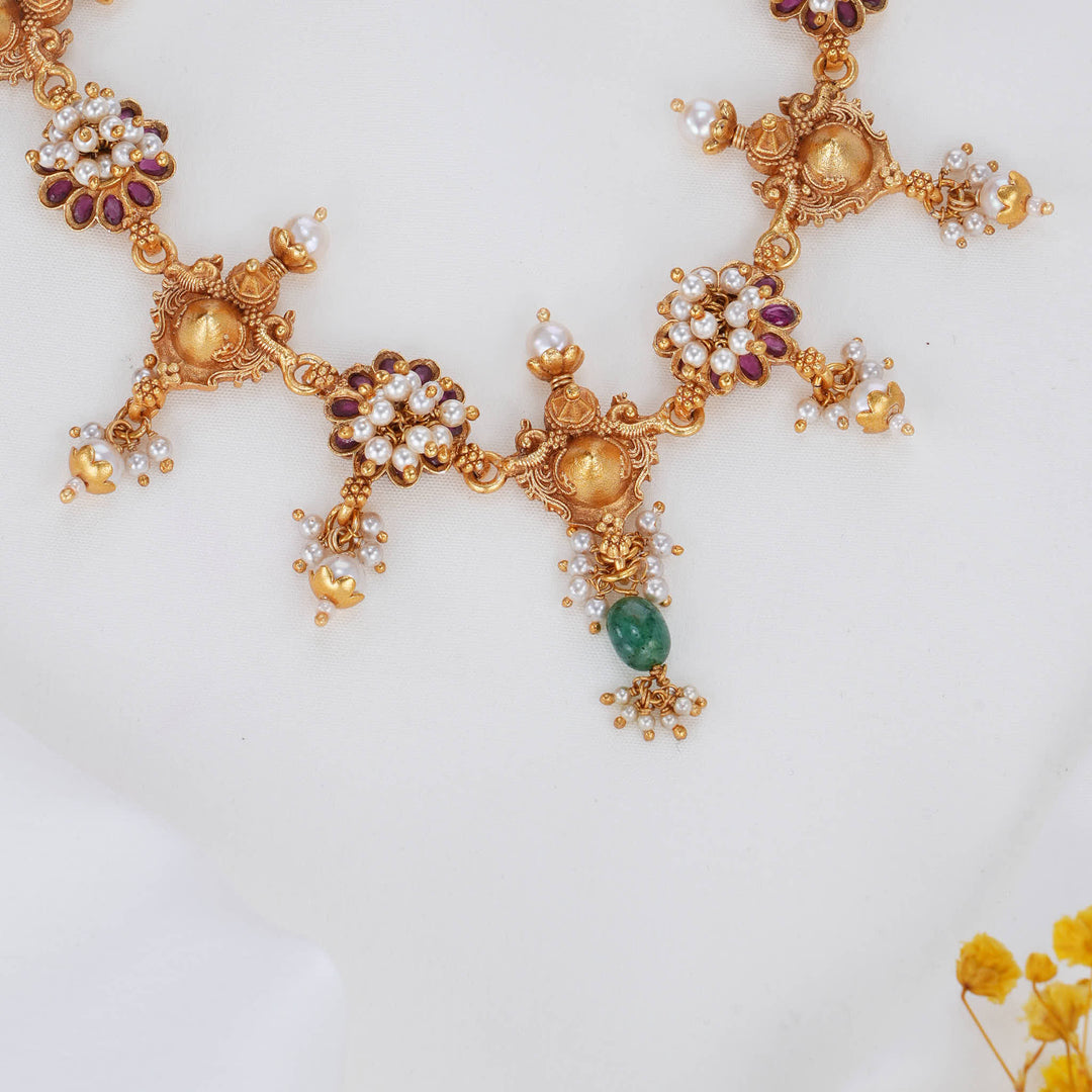 Chic & Fabulous Short Necklace Set