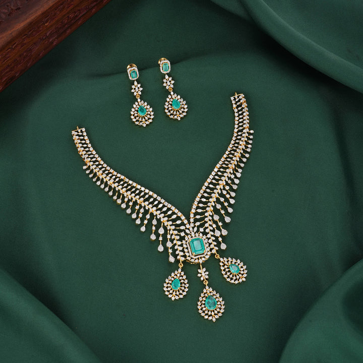 Dazzle Avikam Short Necklace Set