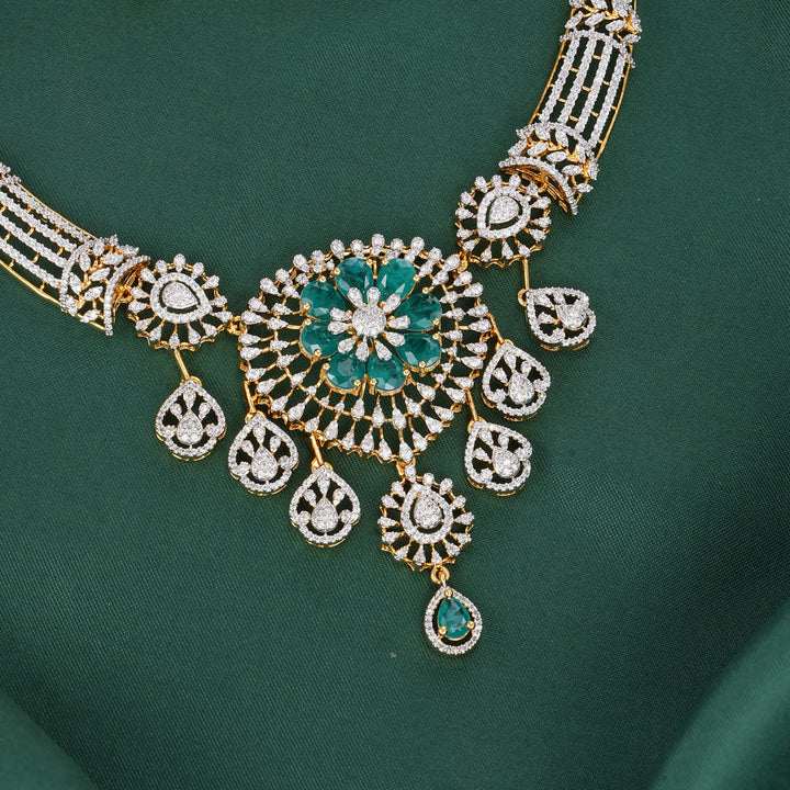 Gorgeous Avikam Short Necklace Set
