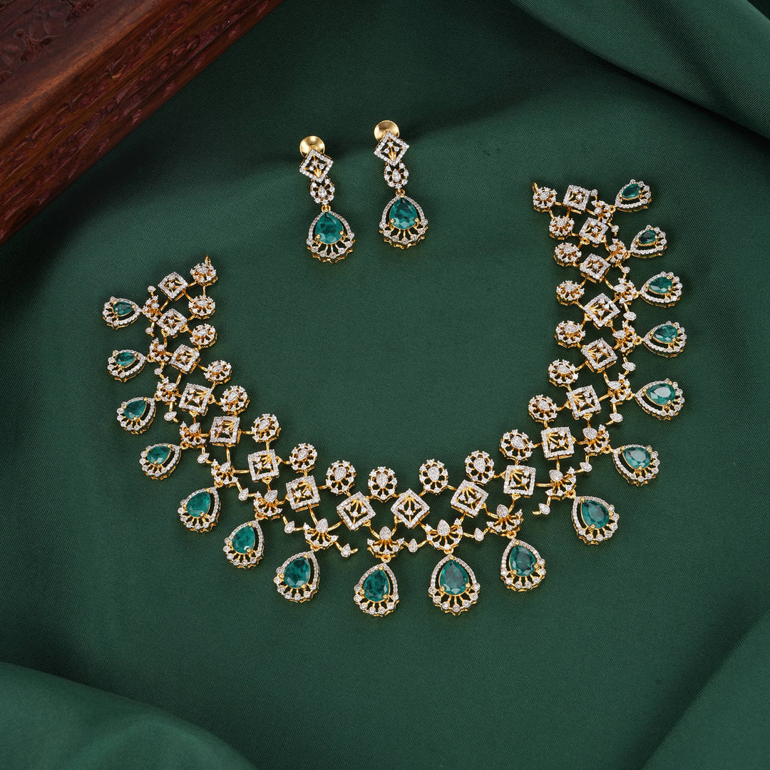 Mesmerizing Avikam Short Necklace Set