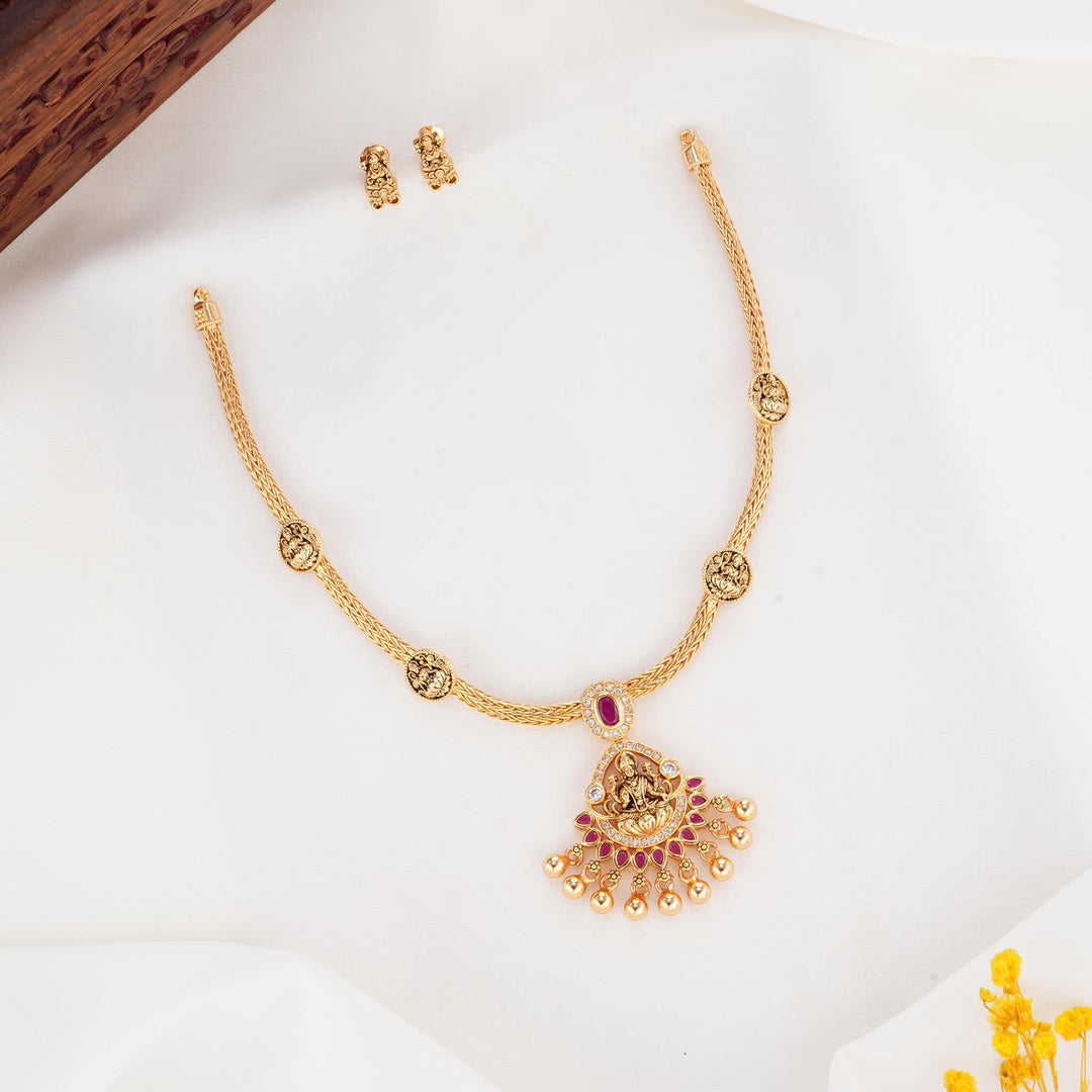Simply Beautiful Nagas Short Necklace Set