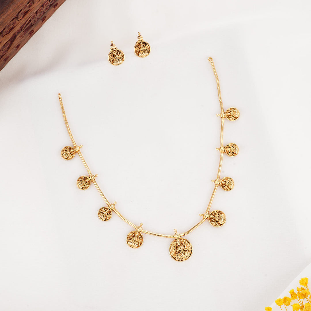 Shine with Elegance Nagas Short Necklace Set