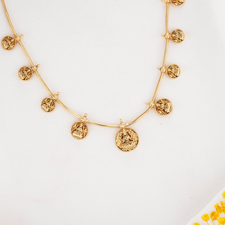 Shine with Elegance Nagas Short Necklace Set