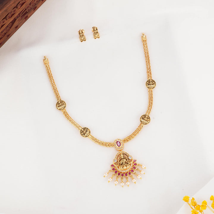 Immaculate Nagas Short Necklace Set