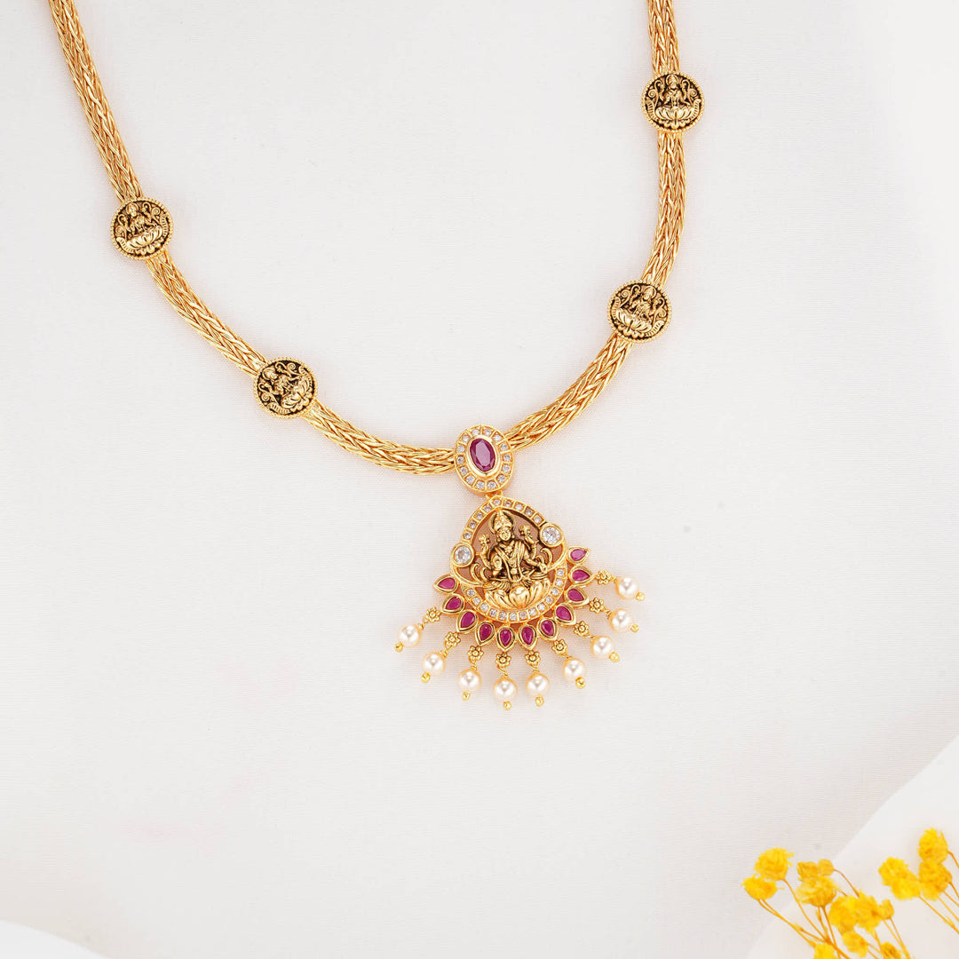 Immaculate Nagas Short Necklace Set