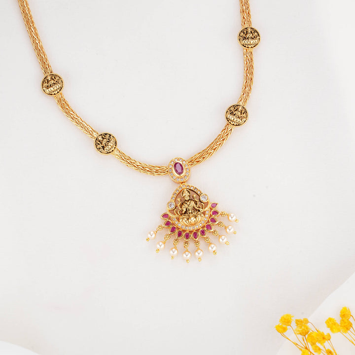 Immaculate Nagas Short Necklace Set