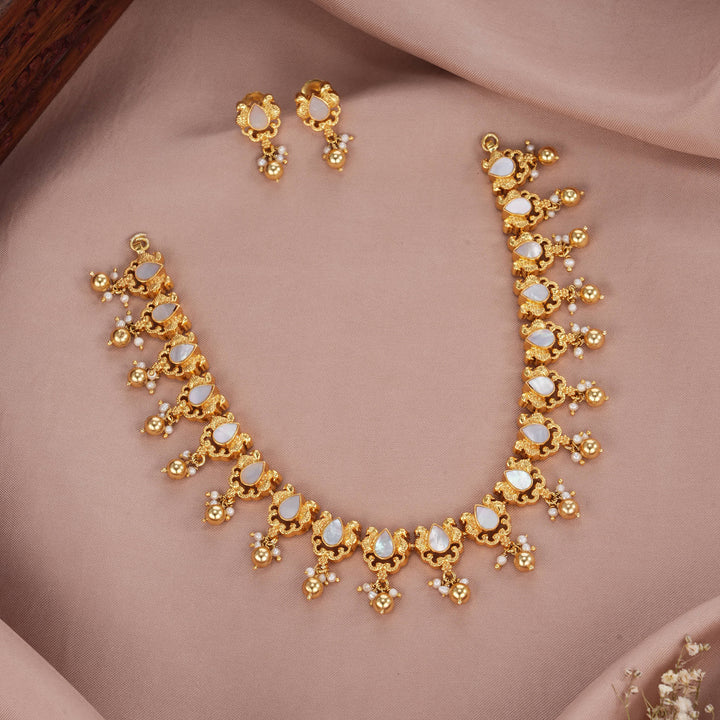 Drisya Kundan Short Necklace Set