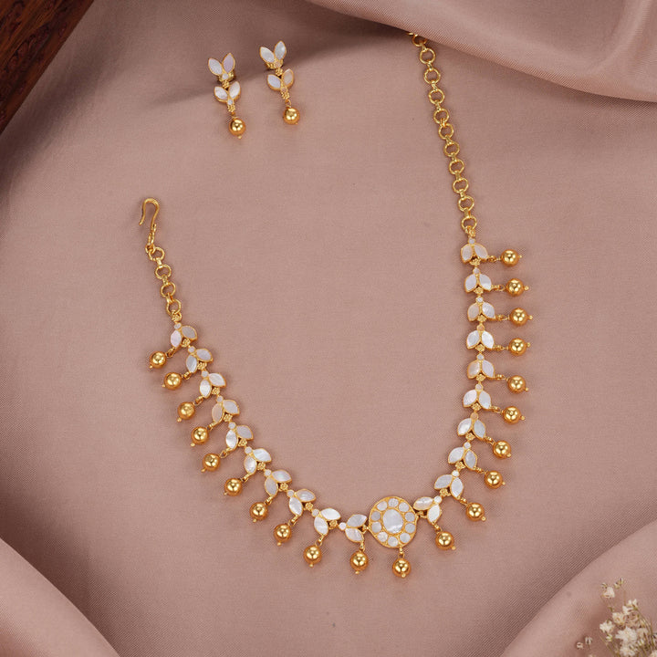 Wania Kundan Short Necklace Set