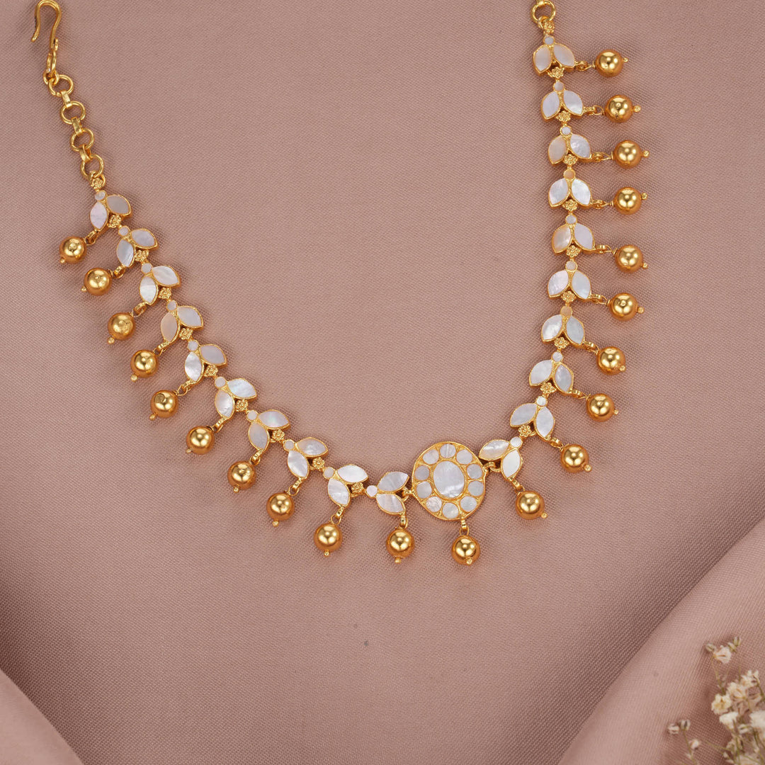 Wania Kundan Short Necklace Set