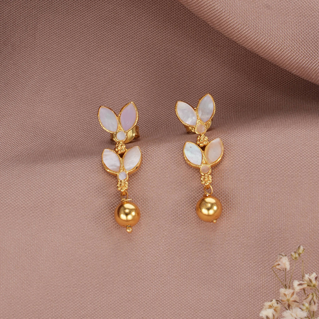 Wania Kundan Short Necklace Set