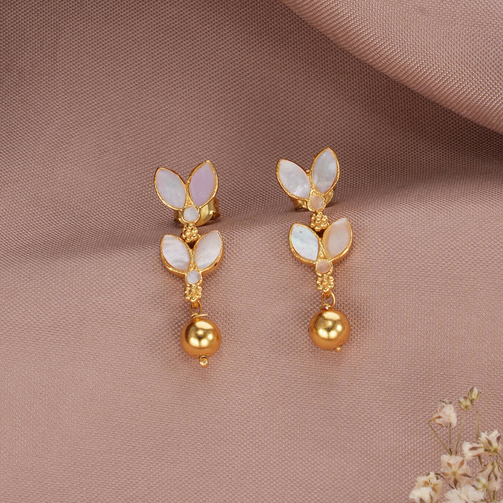 Wania Kundan Short Necklace Set