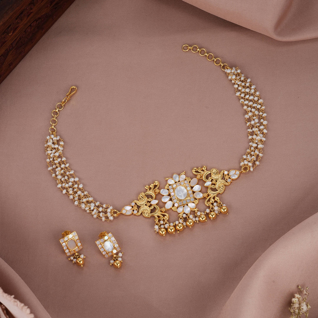 Tanirika Kundan Short Necklace Set