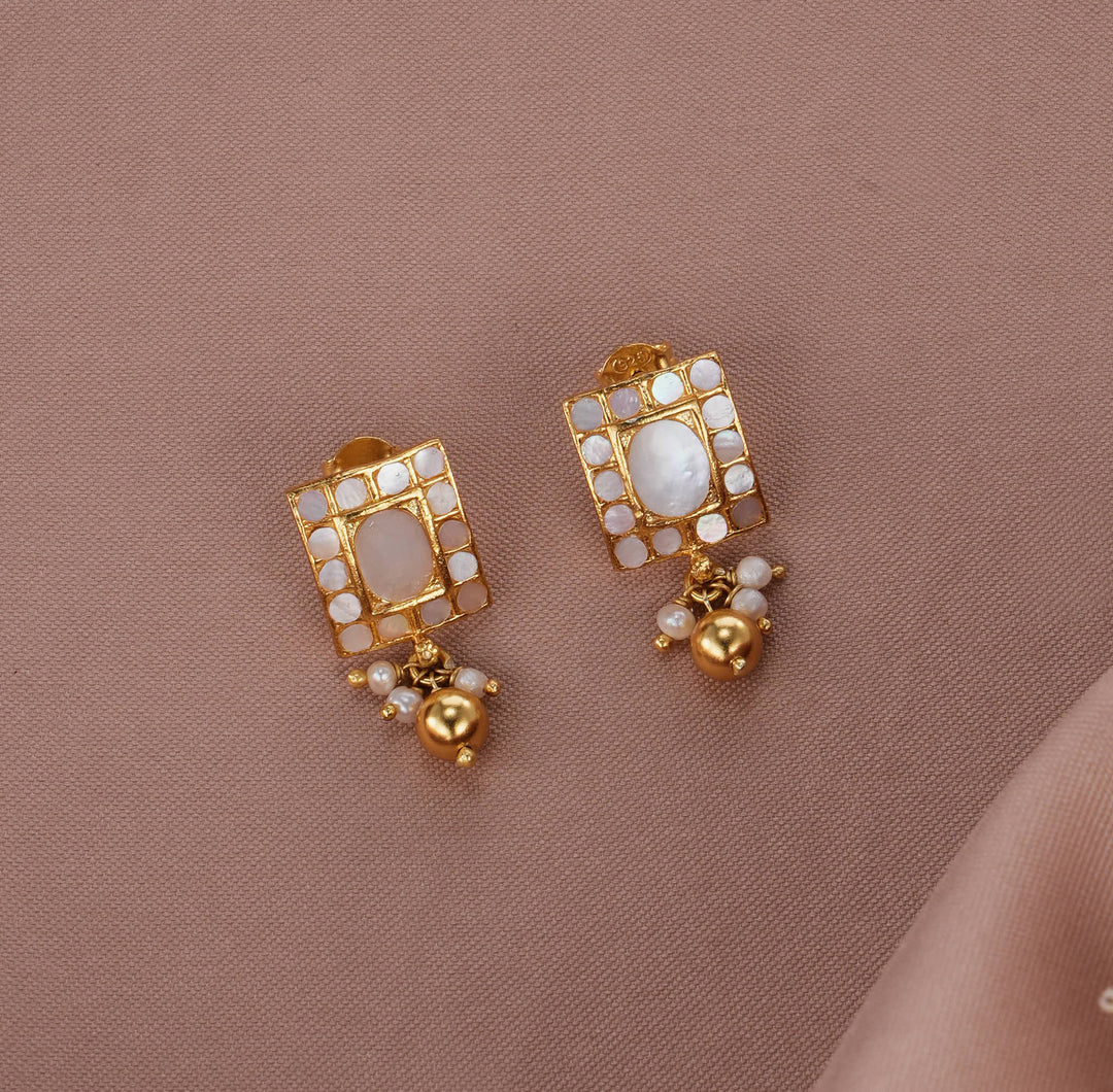 Tanirika Kundan Short Necklace Set