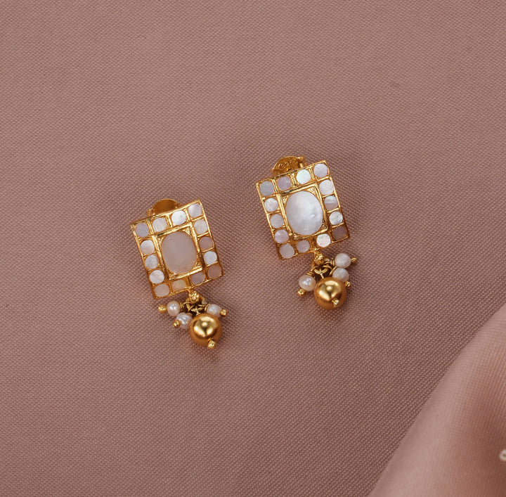 Tanirika Kundan Short Necklace Set