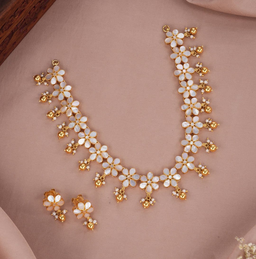 Navyra Kundan Short Necklace Set