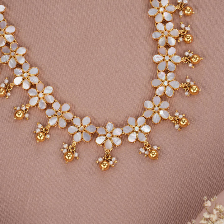 Navyra Kundan Short Necklace Set