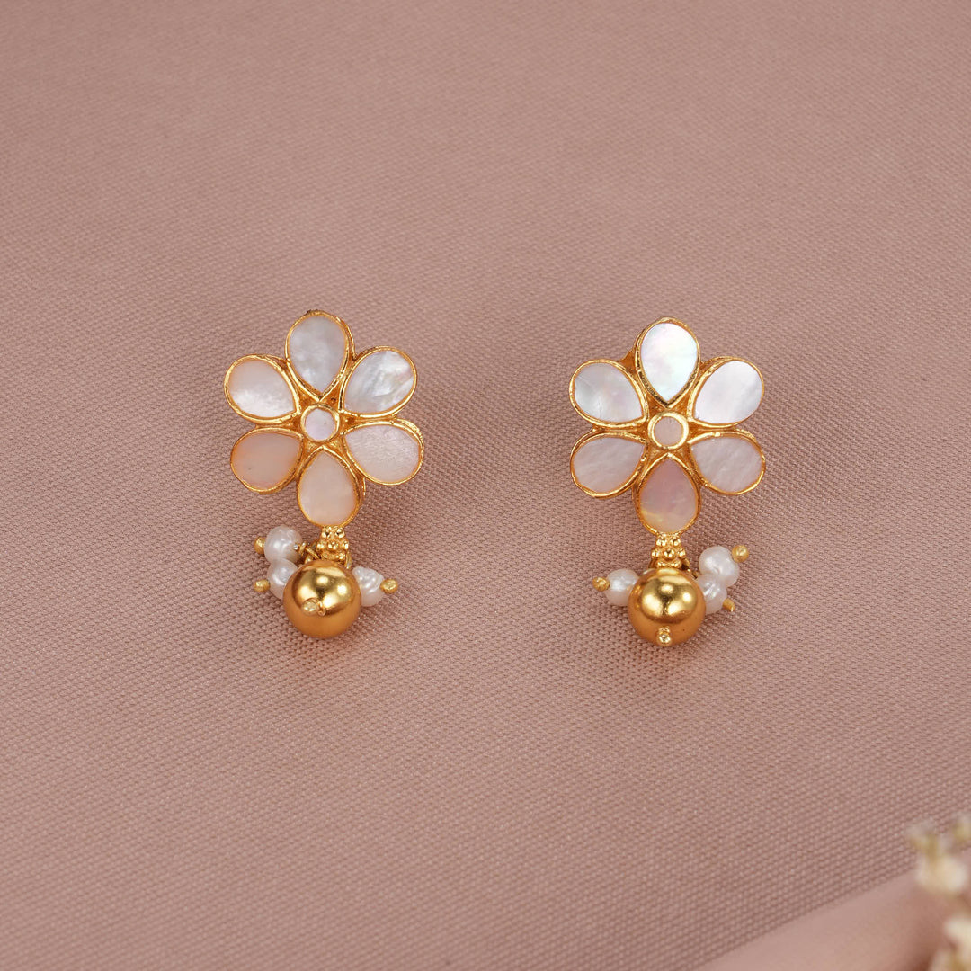 Navyra Kundan Short Necklace Set