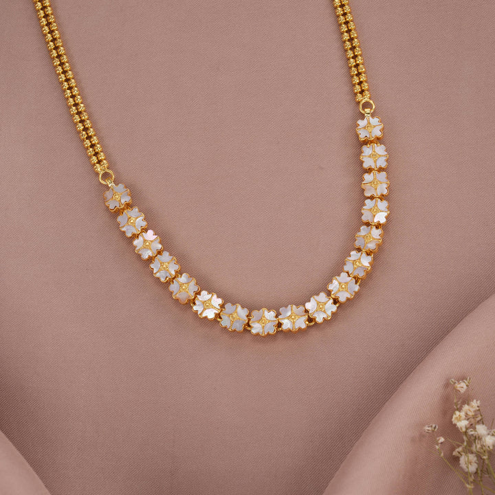 Wrena Kundan Short Necklace Set