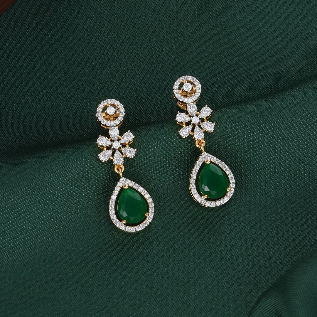 Glittering Avikam Necklace Set