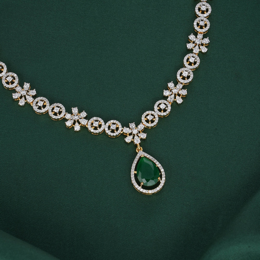 Glittering Avikam Necklace Set