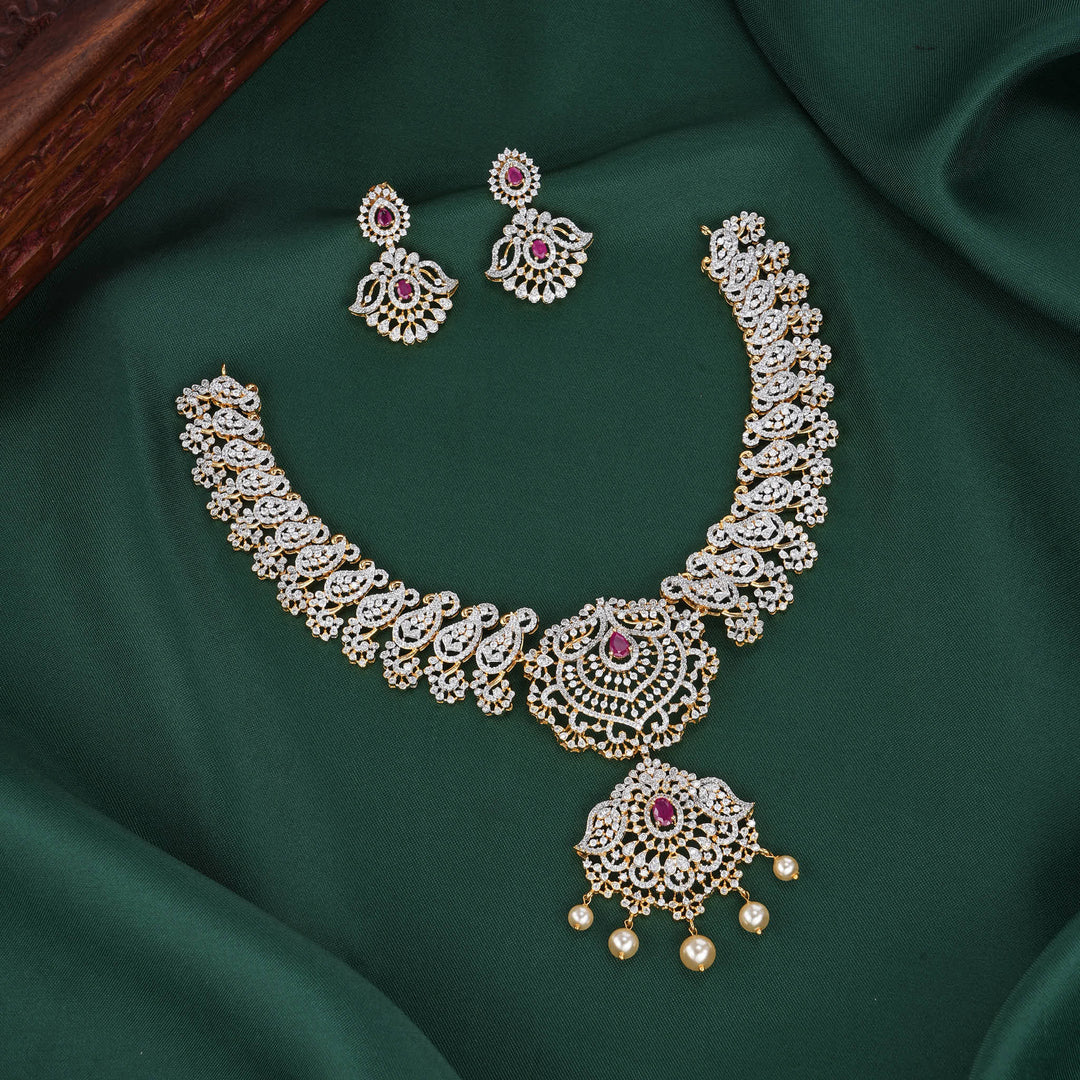 Glittering Avikam Necklace Set