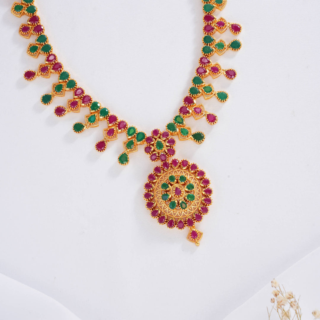 Vedhikaa Pakshi Short Necklace