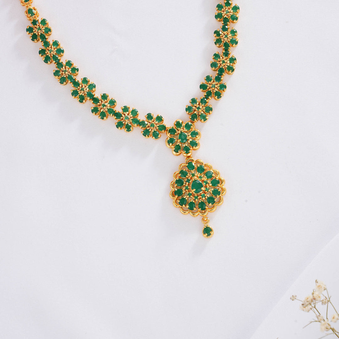 Green Charm Pachi Short Necklace