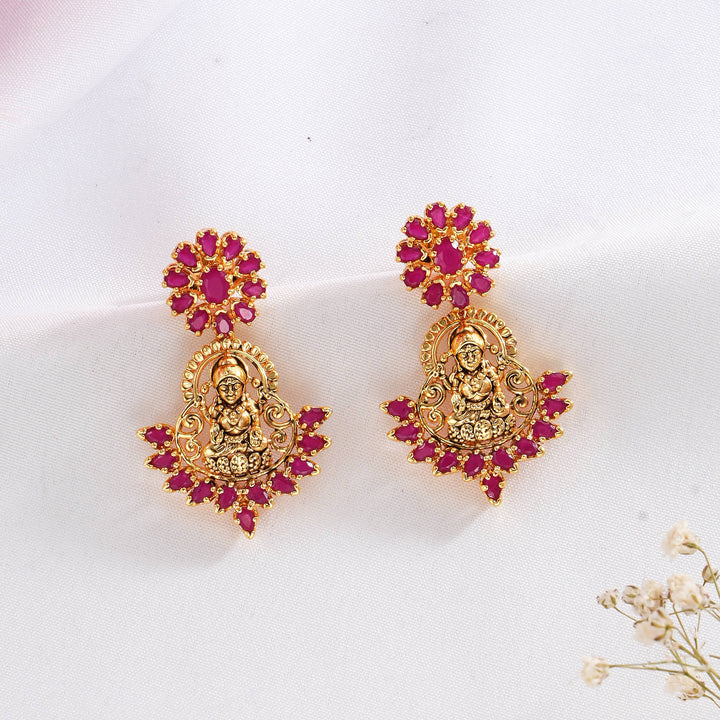 Nivetha Pakshi Short Necklace Set