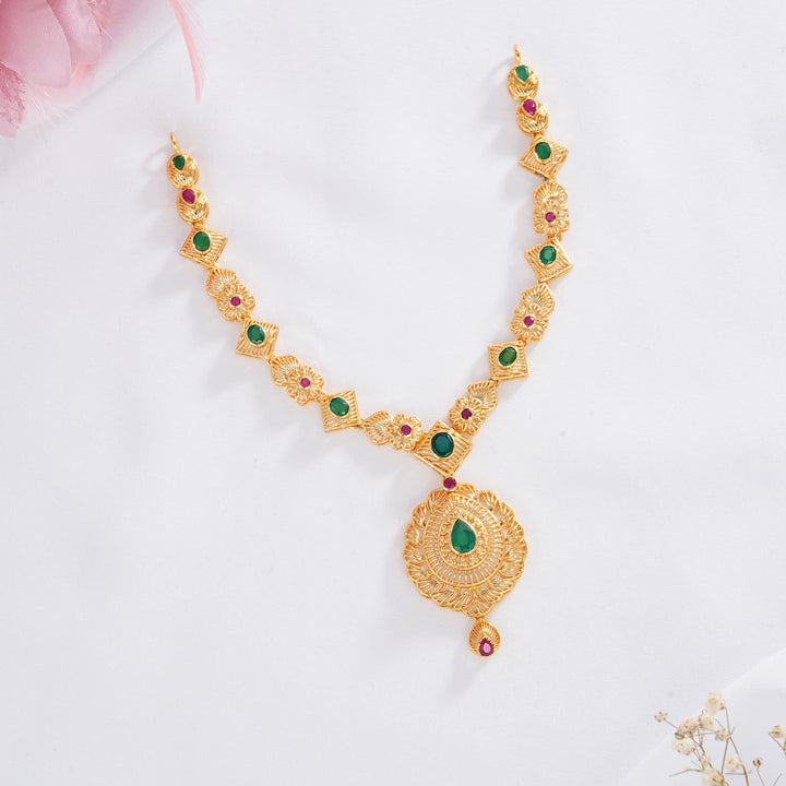 Ishitha Pachi Short Necklace