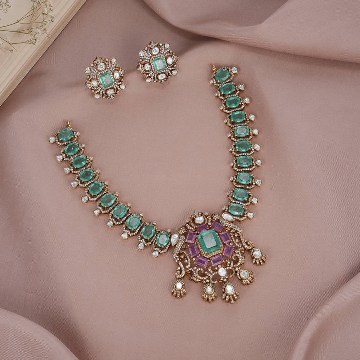 Gorgeous Short Necklace Set