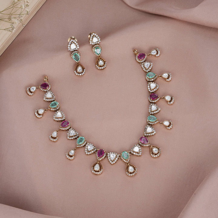 Glitz Victorian Short Necklace Set
