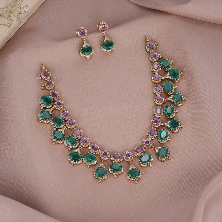 Hamsini Victorian Short Necklace Set