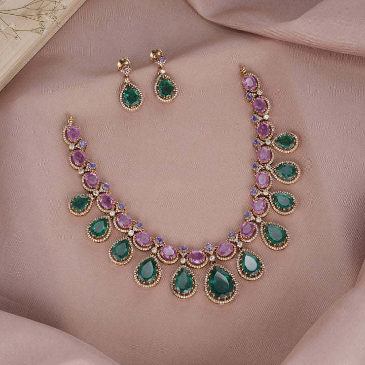 Captivating Victorian Short Necklace Set