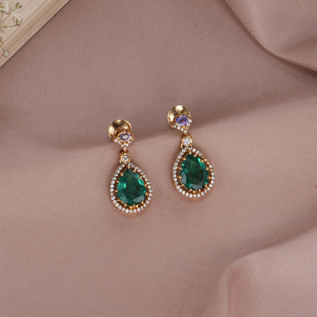 Captivating Victorian Short Necklace Set