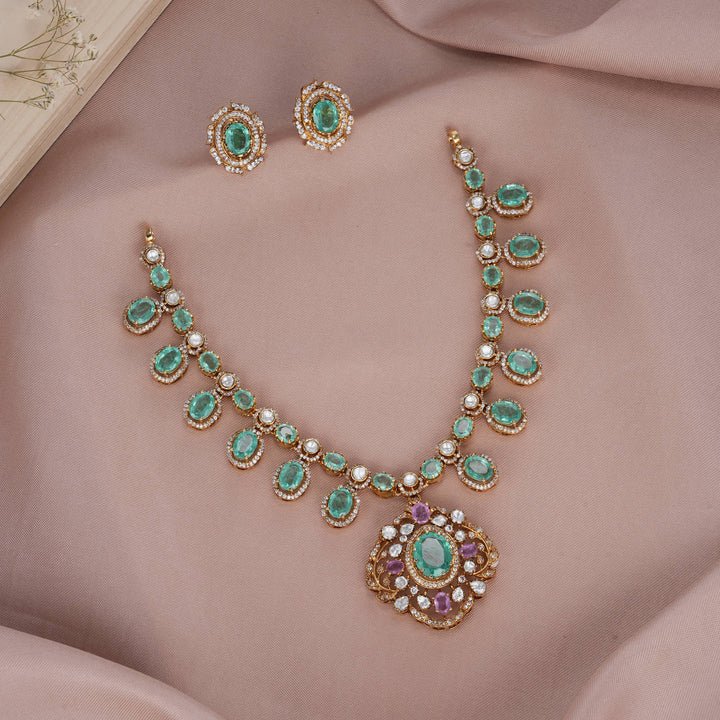 Alluring Victorian Short Necklace Set