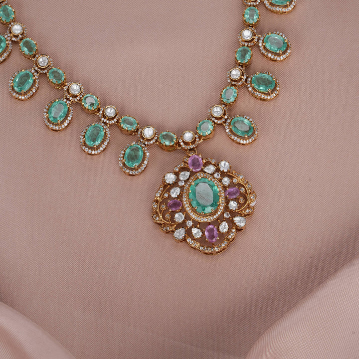 Alluring Victorian Short Necklace Set