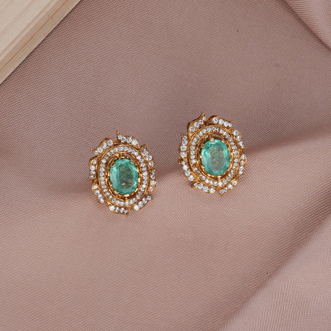 Alluring Victorian Short Necklace Set